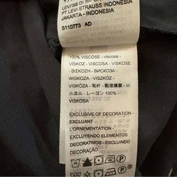 Levi's
Women's 3/4-Sleeve Blouse NWT size L - Picture 7 of 7